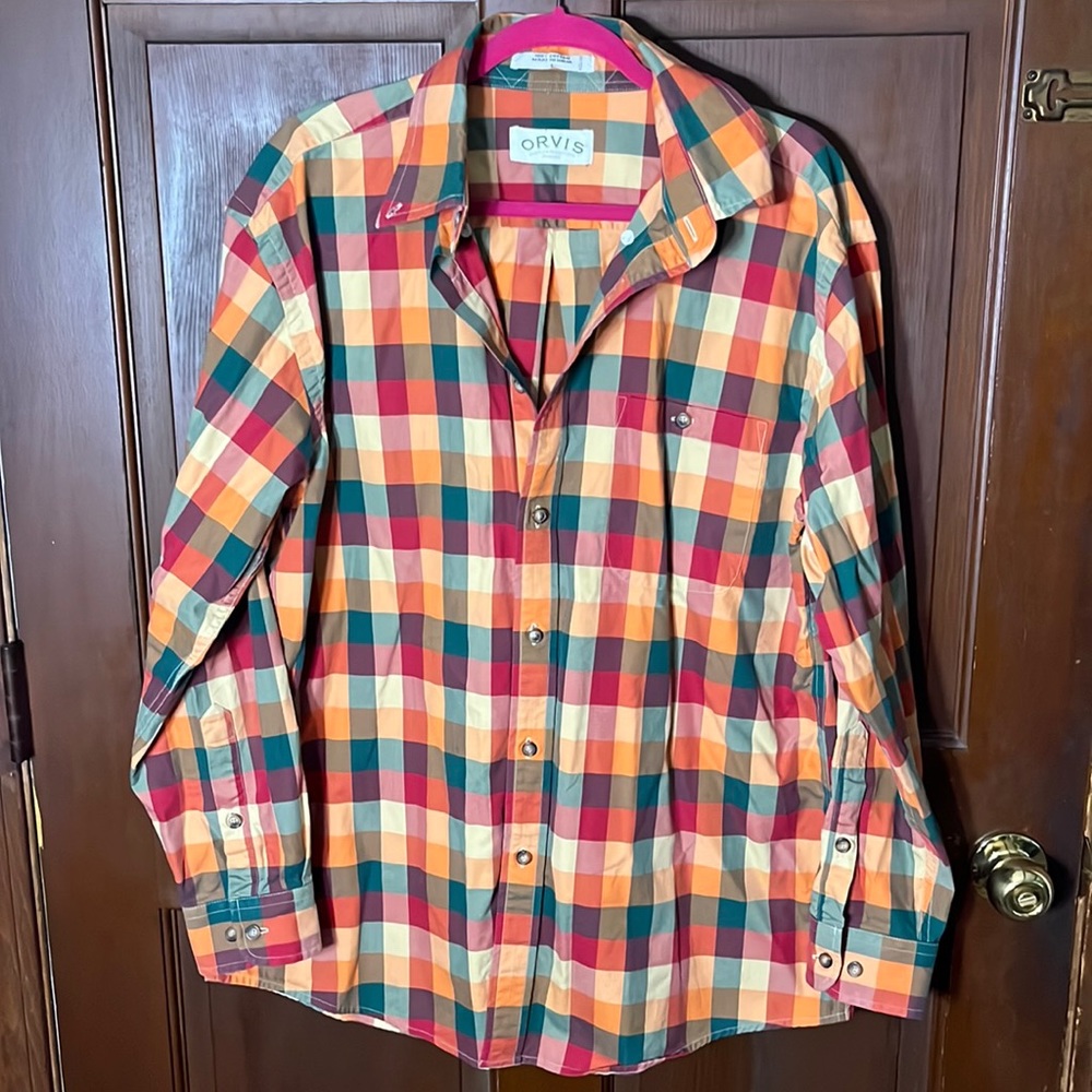 Mens button down Orvis brand shirt in excellent condition. Size L. Fall colors.
